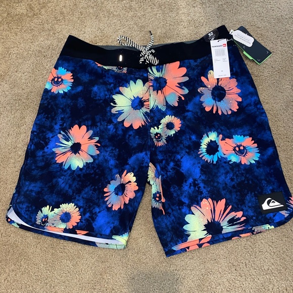 Quiksilver 19" - Board Shorts sz:32 - Picture 2 of 4